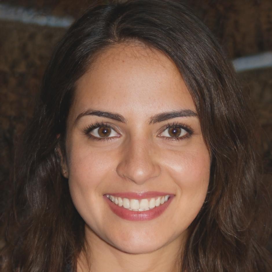 Senior Risk Analyst Praxilla Newcombe